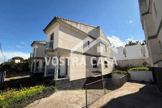 CHALET ADOSADO – Chiva – 30051080_L